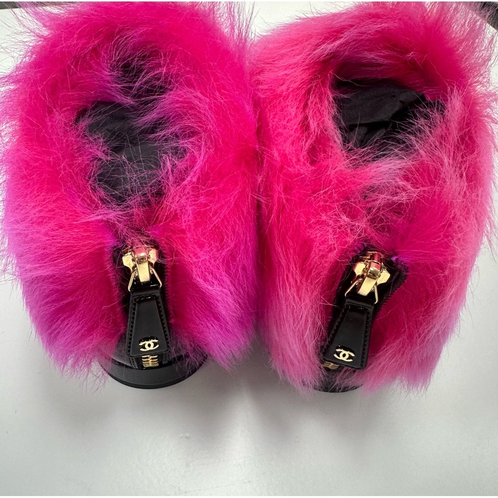 CHANEL Patent Shearling Lambskin Cap Toe Short Boots in 
Black/Pink - Picture 4 of 9
